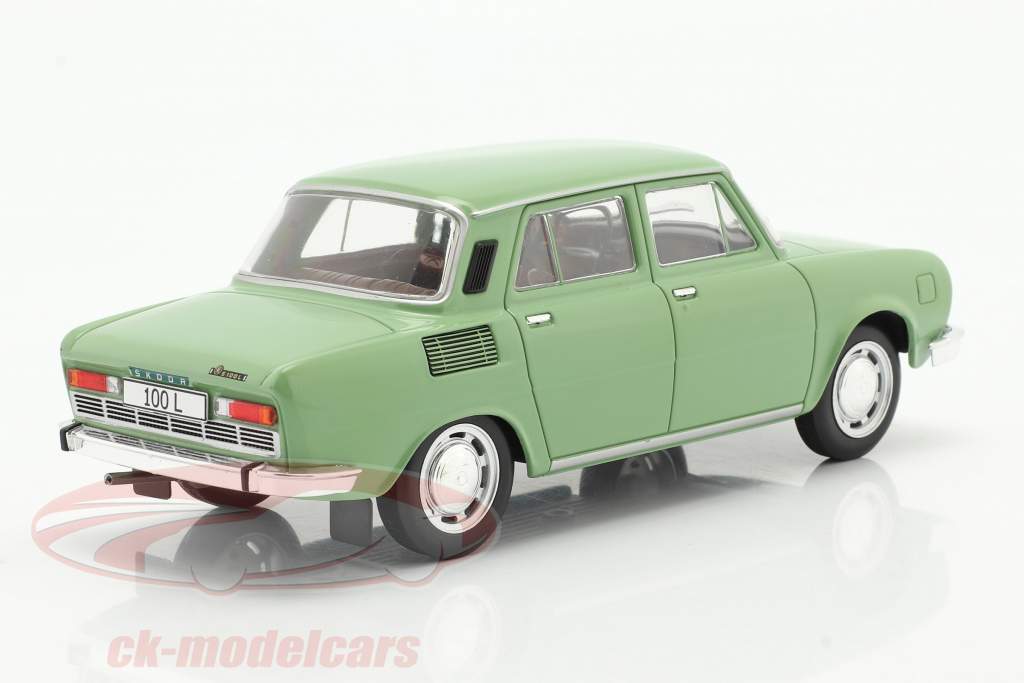 Skoda 100 L Année de construction 1974 vert 1:24 WhiteBox