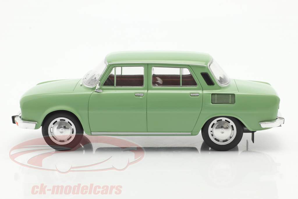 Skoda 100 L Année de construction 1974 vert 1:24 WhiteBox