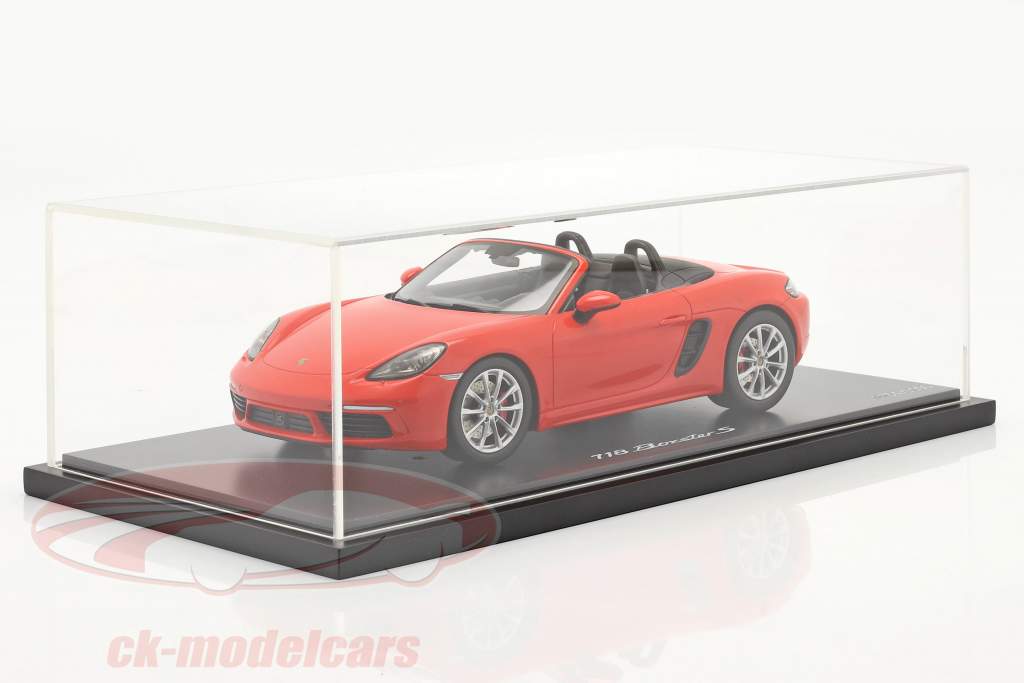 Porsche 718 Boxster S jaar 2016 lava oranje met vitrine 1:18 Spark