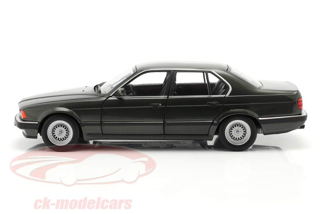 BMW 730i (E32) Baujahr 1986 dunkelgrün metallic 1:18 Minichamps
