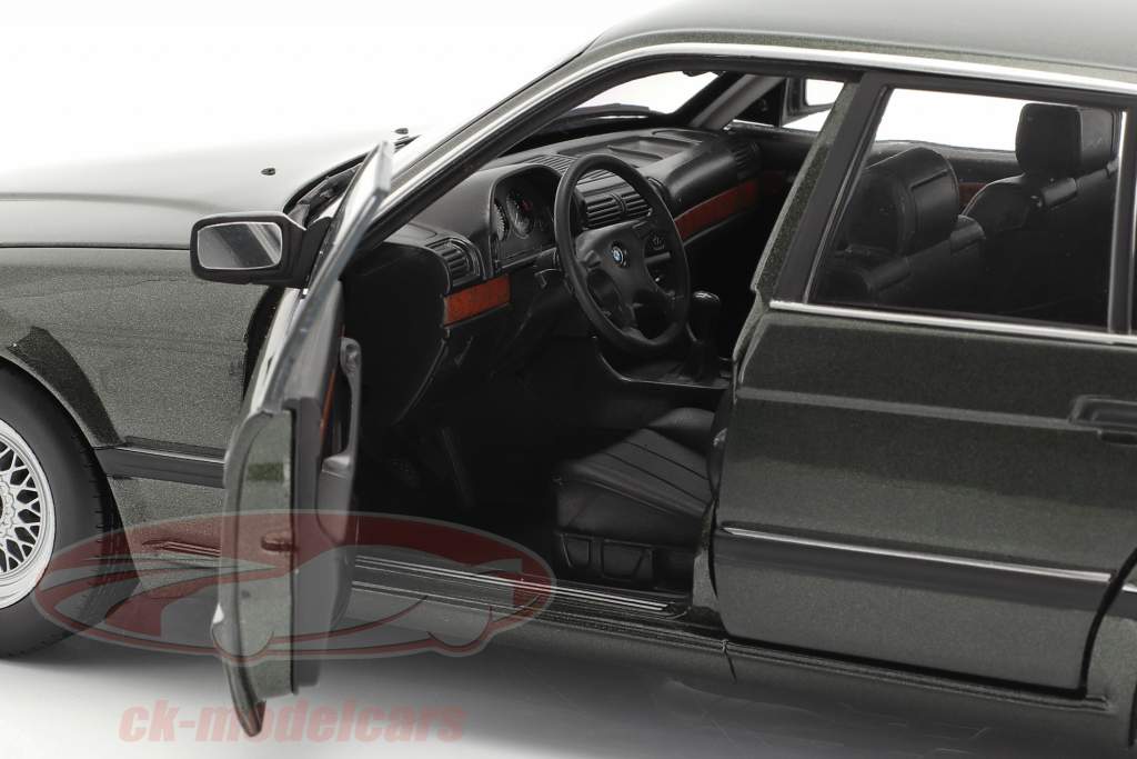 BMW 730i (E32) Baujahr 1986 dunkelgrün metallic 1:18 Minichamps