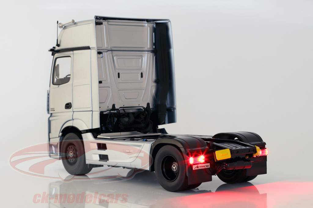 Mercedes-Benz Actros Gigaspace 4x2 SZM Edition 1 car transporter silver 1:18 NZG