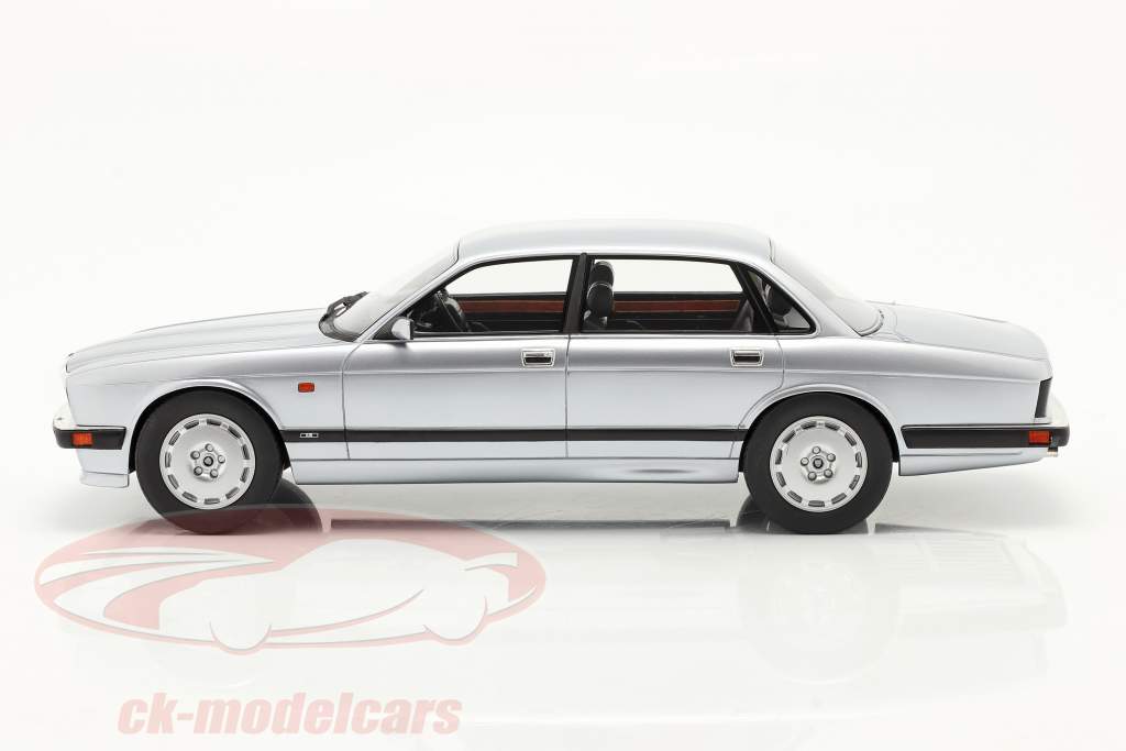 Jaguar XJR XJ40 Año de construcción 1990 plata helada 1:18 Cult Scale