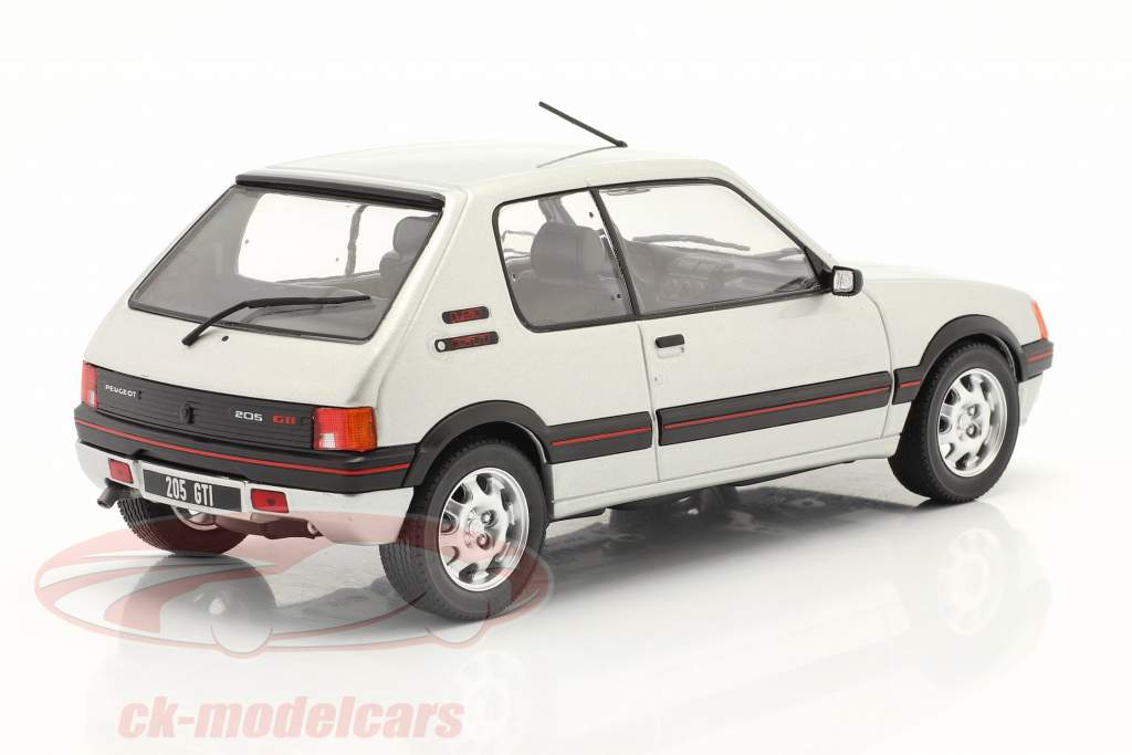 Peugeot 205 1.9 GTI bouwjaar 1988 zilver 1:24 WhiteBox