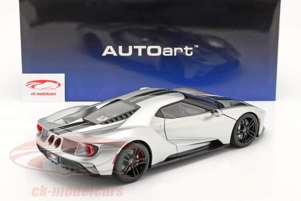 Ford GT 建設年 2017 銀 / 黒 1:12 AUTOart