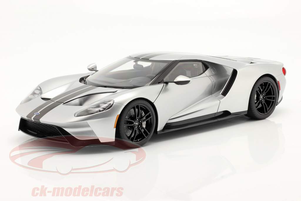 Ford GT 建設年 2017 銀 / 黒 1:12 AUTOart