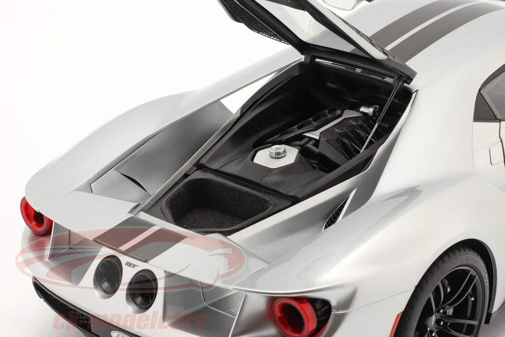 Ford GT 建設年 2017 銀 / 黒 1:12 AUTOart