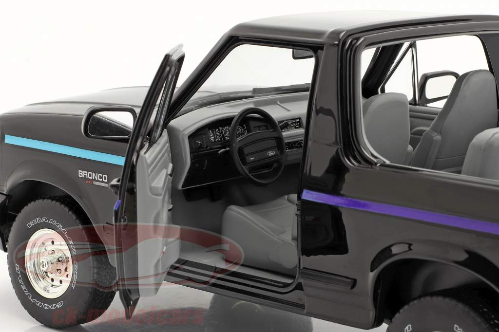 Ford Bronco Nite Edition Год постройки 1992 чернить 1:18 Greenlight