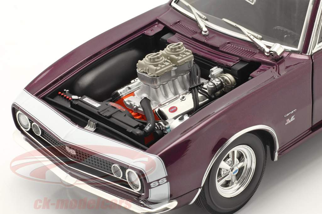 Chevrolet Camaro Drag Outlaws Ano de construção 1967 roxa 1:18 MGP