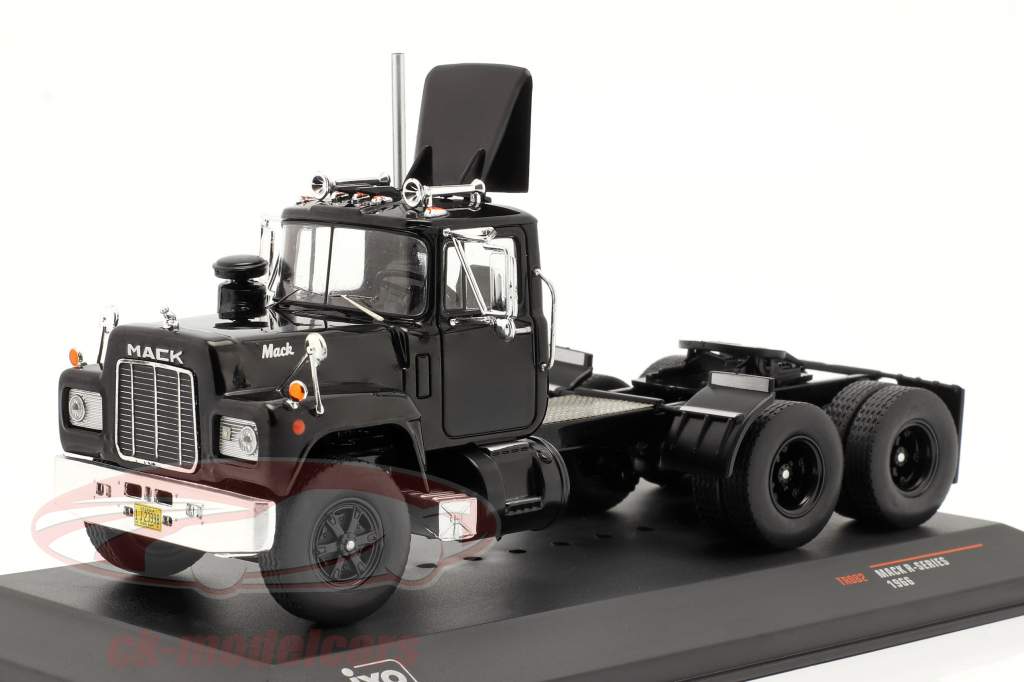 Mack R-Series 建設年 1966 黒 1:43 Ixo