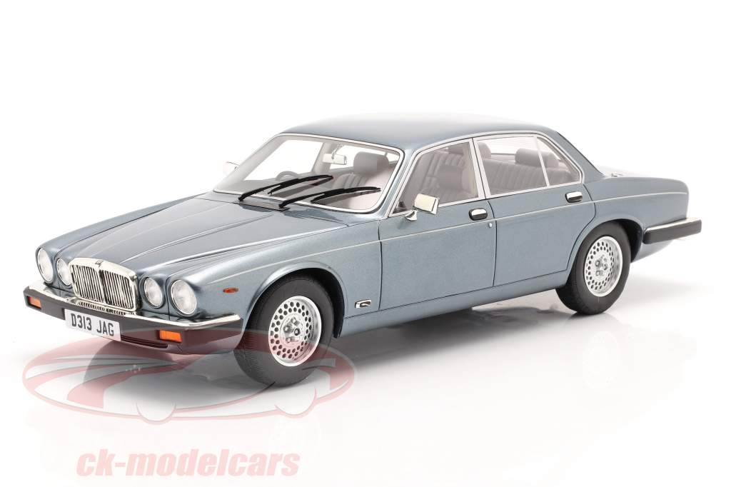 Jaguar XJ12 Sovereign SIII year 1986 light blue metallic 1:18 Cult Scale