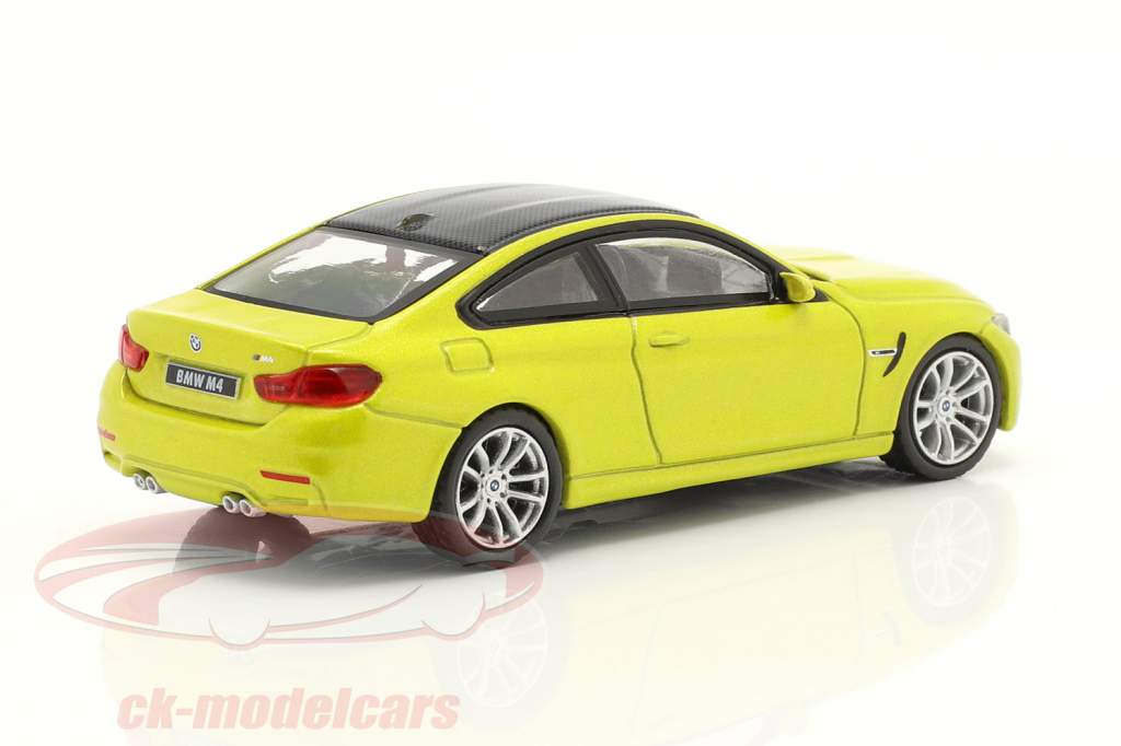 BMW M4 (F82) LHD austin giallo metallico 1:64 TrueScale