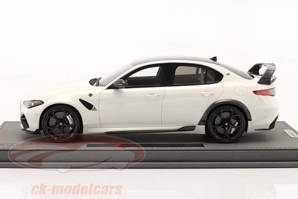 Alfa Romeo Giulia GTAm Год постройки 2021 белый 1:18 BBR