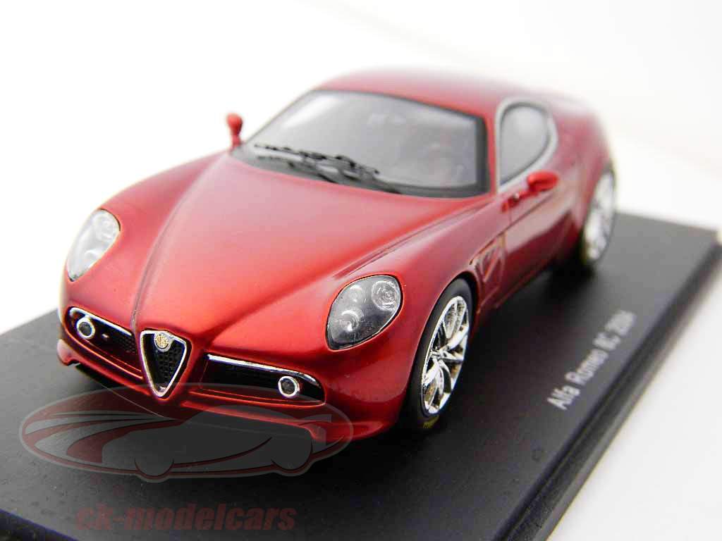 Alfa Romeo 8C 2004 jusqu&#39;au rouge / blanc Spark 1:43