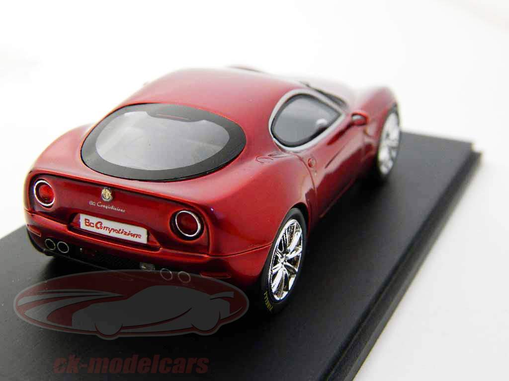 Alfa Romeo 8C 2004 jusqu&#39;au rouge / blanc Spark 1:43