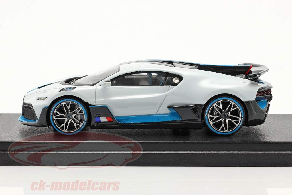 Bugatti Divo Baujahr 2018 quarz weiß 1:43 LookSmart