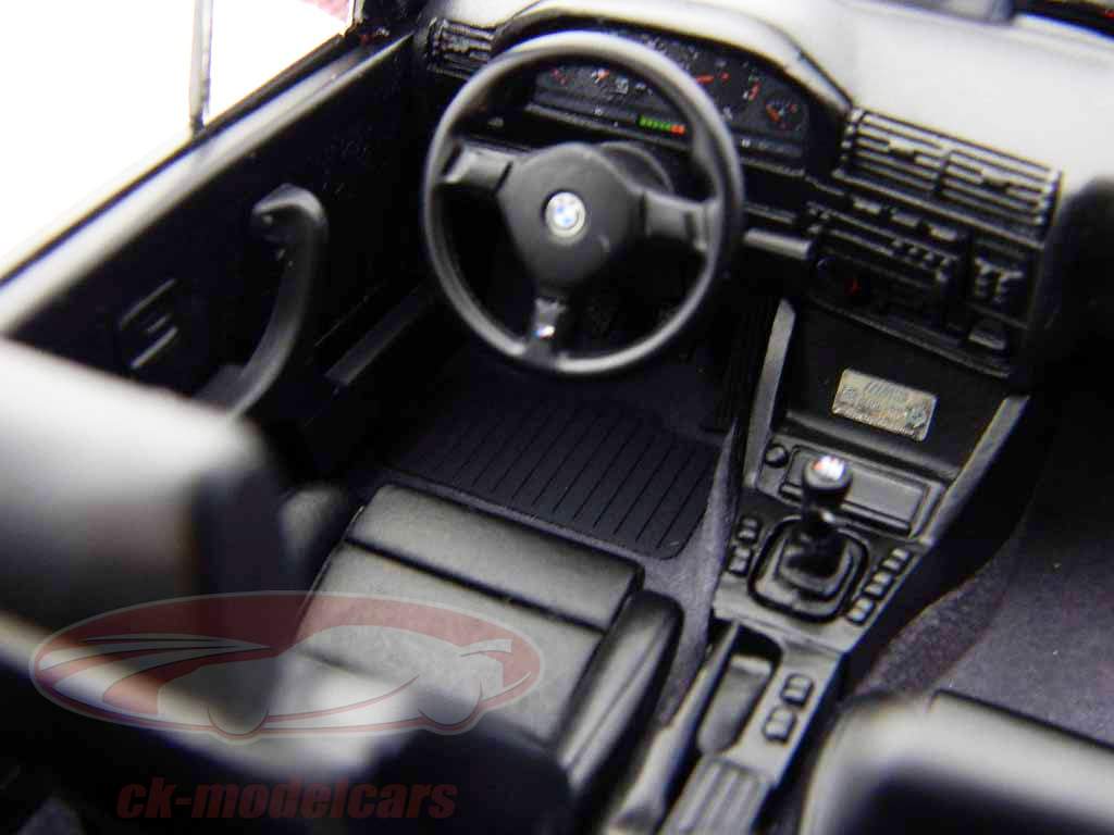 BMW E30 M3 convertible rojo oscuro / rojo oscuro 1:18 Ottomobile