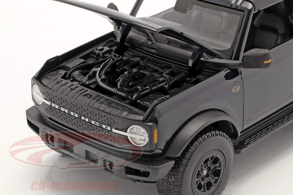 Ford Bronco Wildtrak 2-дверный Год постройки 2021 темно-синий 1:18 Maisto