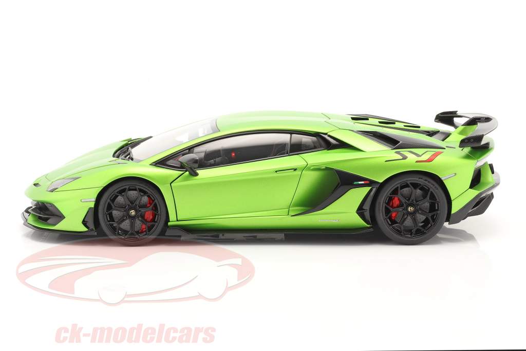 Lamborghini Aventador SVJ Byggeår 2019 måtte grøn metallisk 1:18 AUTOart