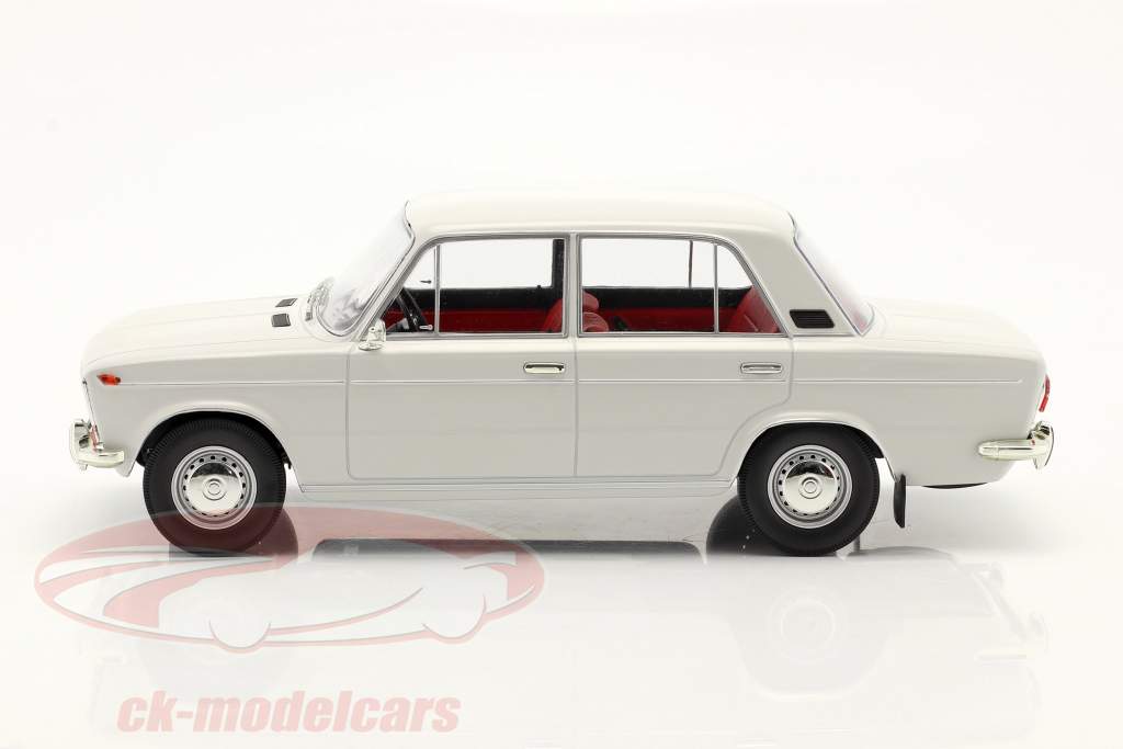 Lada 2103 Année de construction 1976 gris pâle 1:18 Triple9