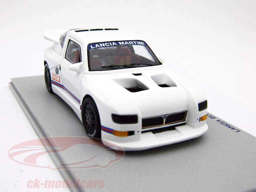 Lancia ECV2 année 1988 blanc / blanc Spark 1:43 Bizarre