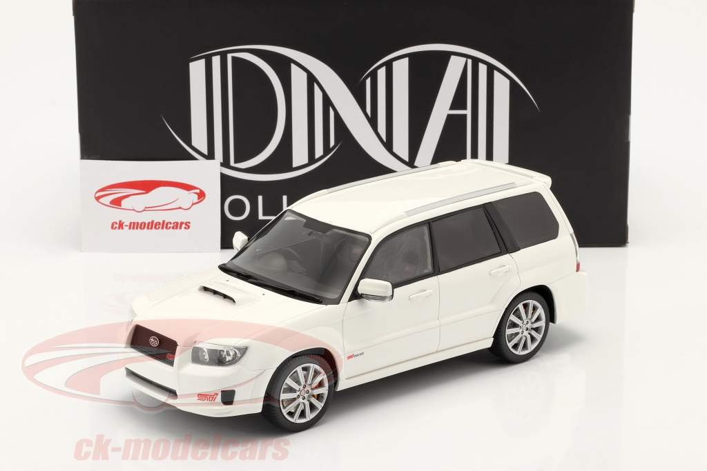 Subaru Forester STI SG9 Byggeår 2007 hvid 1:18 DNA Collectibles