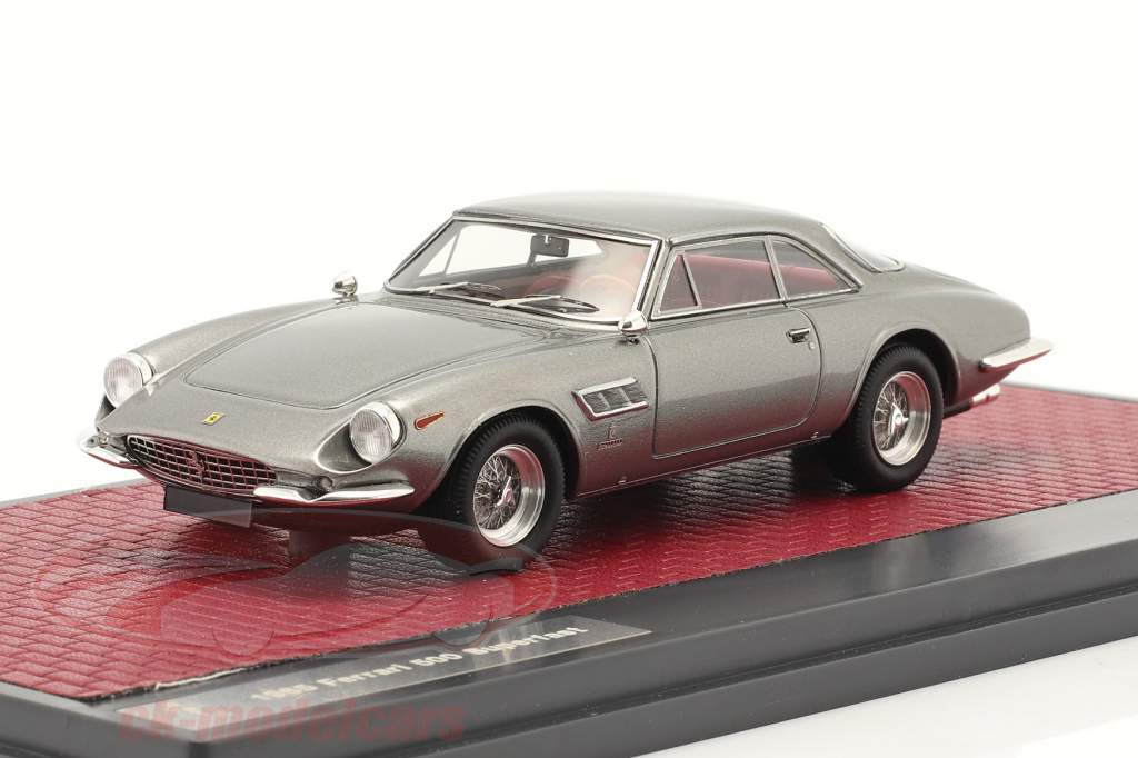 Ferrari 500 Superfast Año de construcción 1965 plata metálico 1:43 Matrix