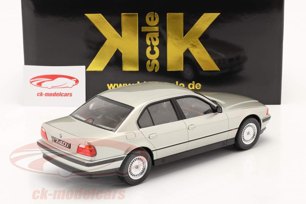 BMW 740i (E38) Serie 1 1994 plata 1:18 KK-Scale