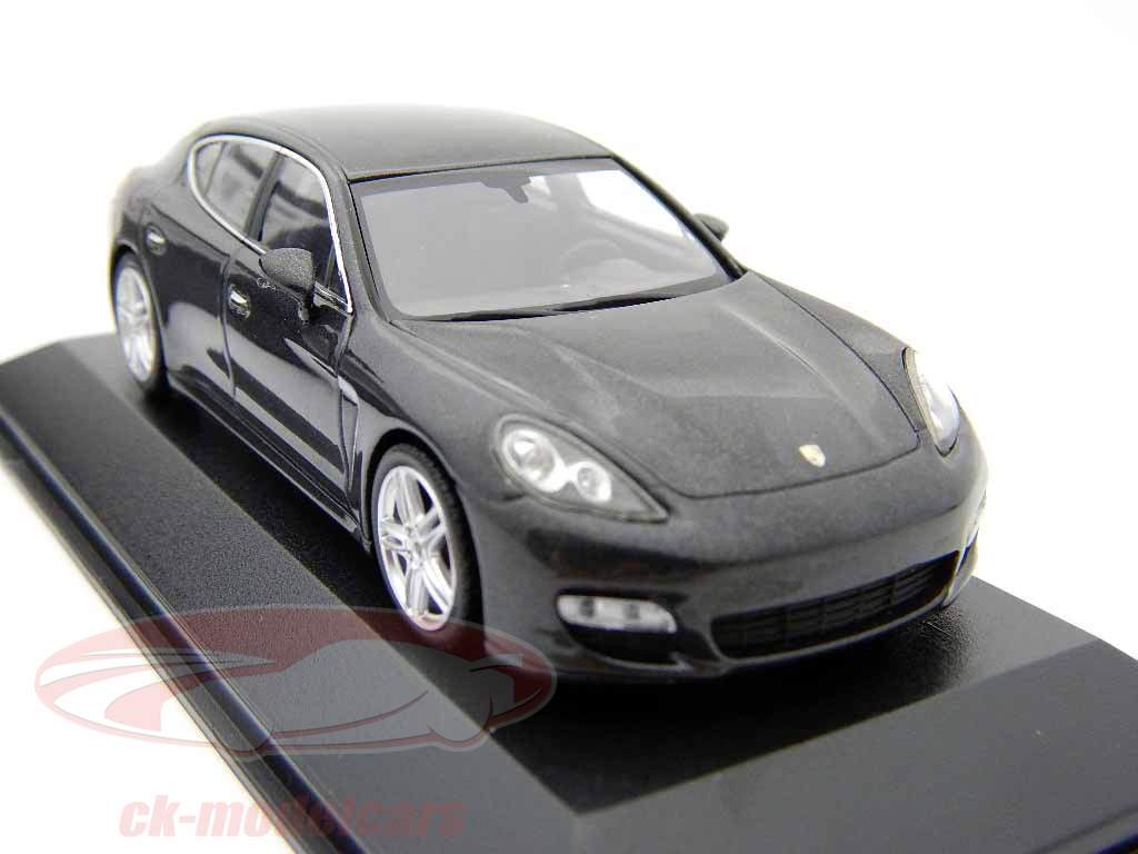 Porsche Panamera Turbo Yr. 2009 metallic grijs / grijs metallic 1:43 Minichamps