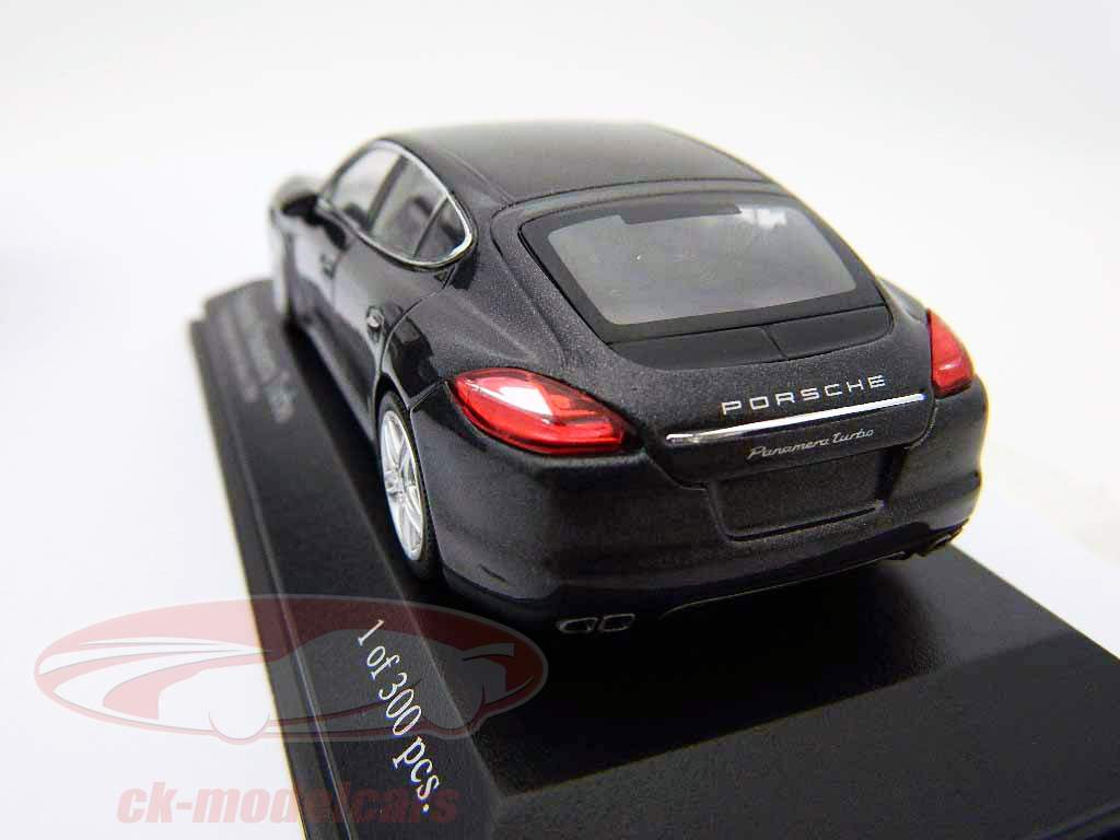 Porsche Panamera Turbo de construction 2009 gris métallisé / gris métallique Minichamps 1:43