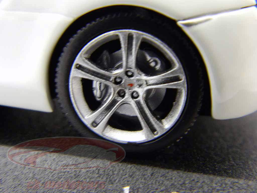 McLaren MP4-12C Année 2011 blanc perle 1:43 Minichamps