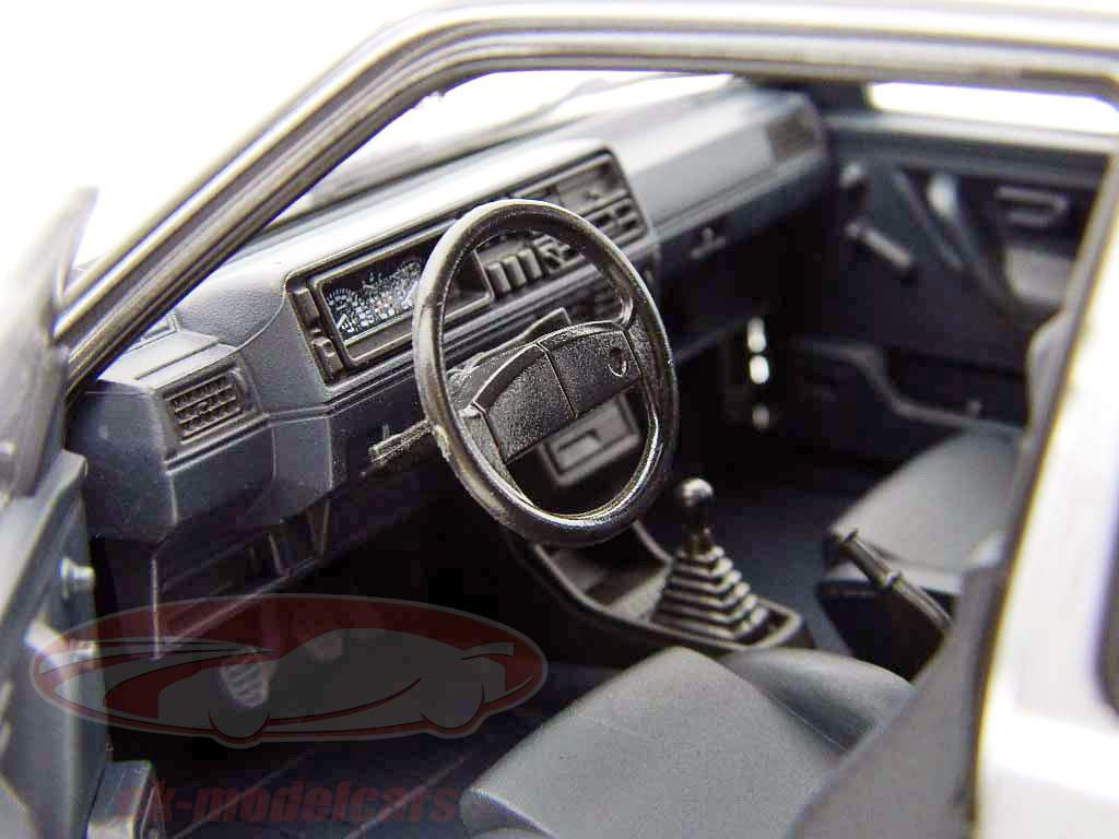 Volkswagen Golf II CL grigio metallizzato / grigio metallizzato 1:18 Norev
