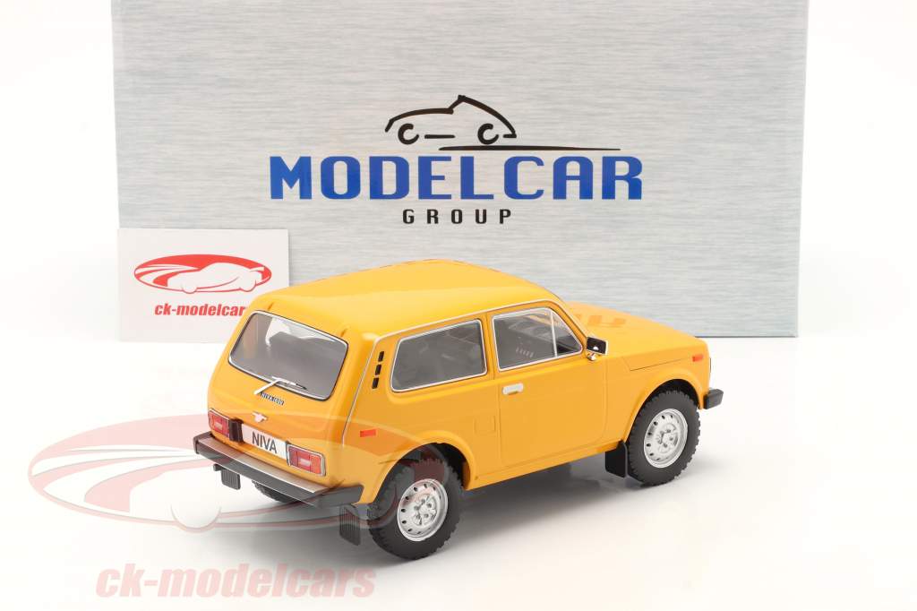 Lada Niva giallo scuro 1:18 ModelCar Group