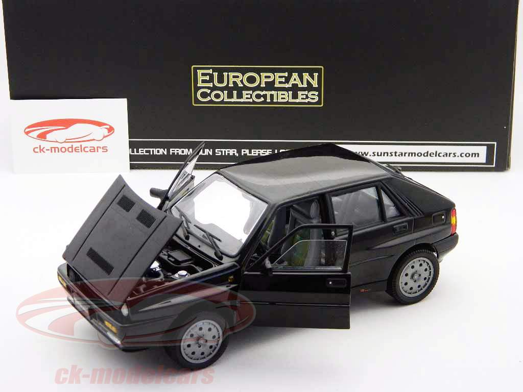 蓝旗亚Delta HF Integrale的8V黑色/黑色1:18的SunStar