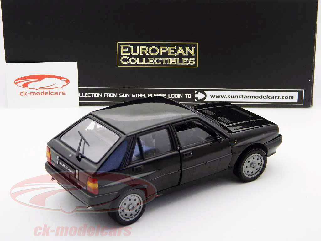 蓝旗亚Delta HF Integrale的8V黑色/黑色1:18的SunStar