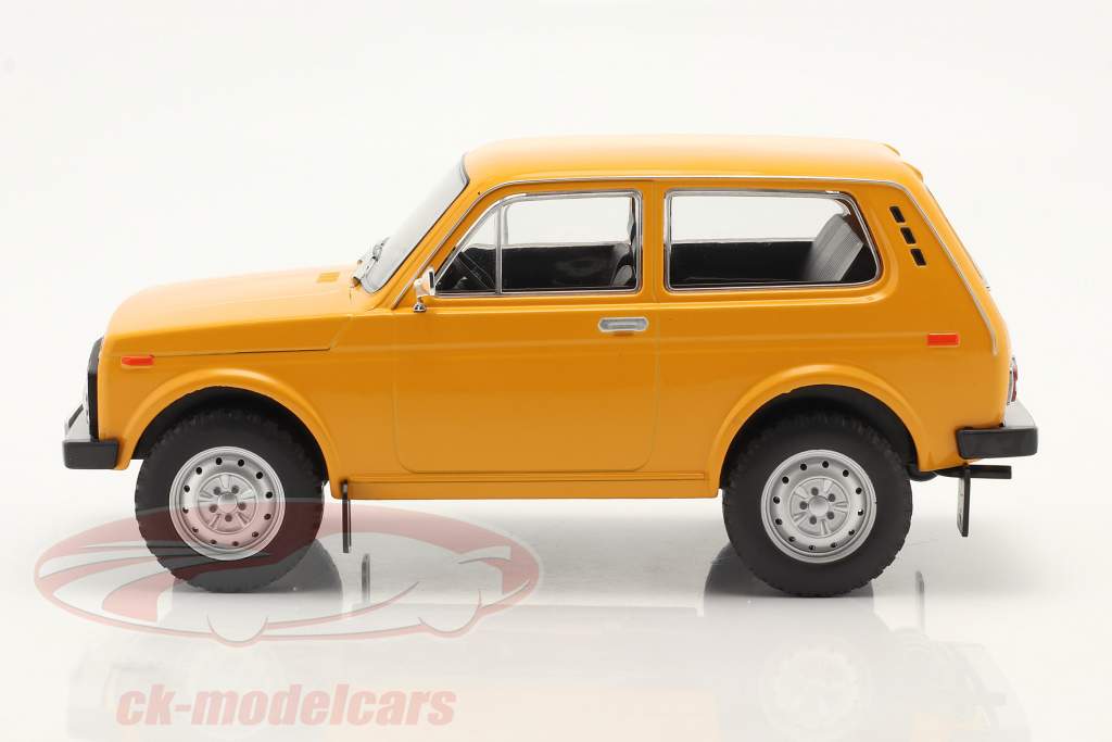 Lada Niva amarillo oscuro 1:18 ModelCar Group
