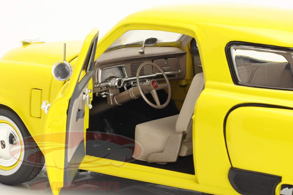 Studebaker Champion Год постройки 1951 солнечный желтый 1:18 GMP