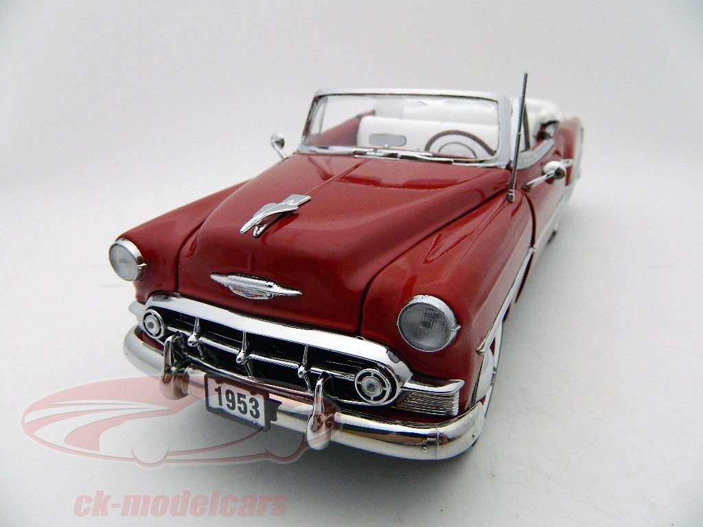 Chevrolet Bel Air Cabriolet Ouvert Année 1953 rouge / rouge cible 1:18 SunStar