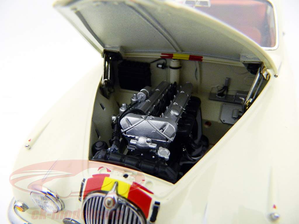 Jaguar Mark 2 3.8 #1 Bob Jane Racing Model 1962 1:18 Icons