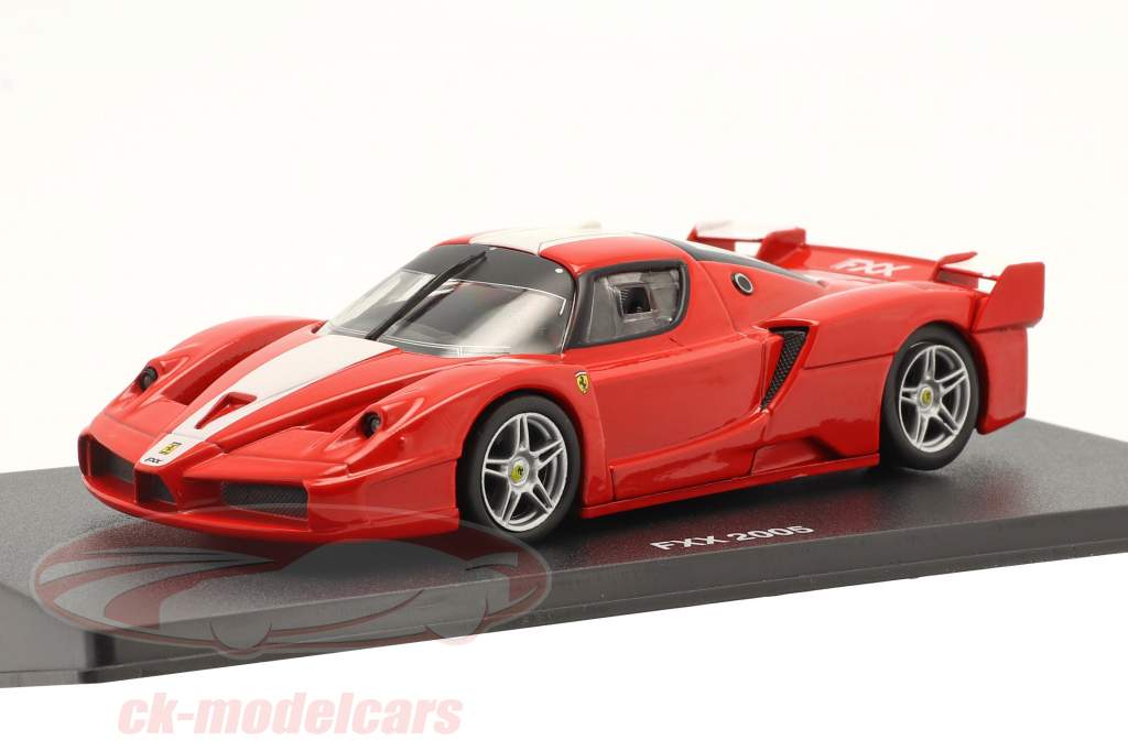 Ferrari FXX 建設年 2005 と ショーケース 赤 / 白い 1:43 Altaya