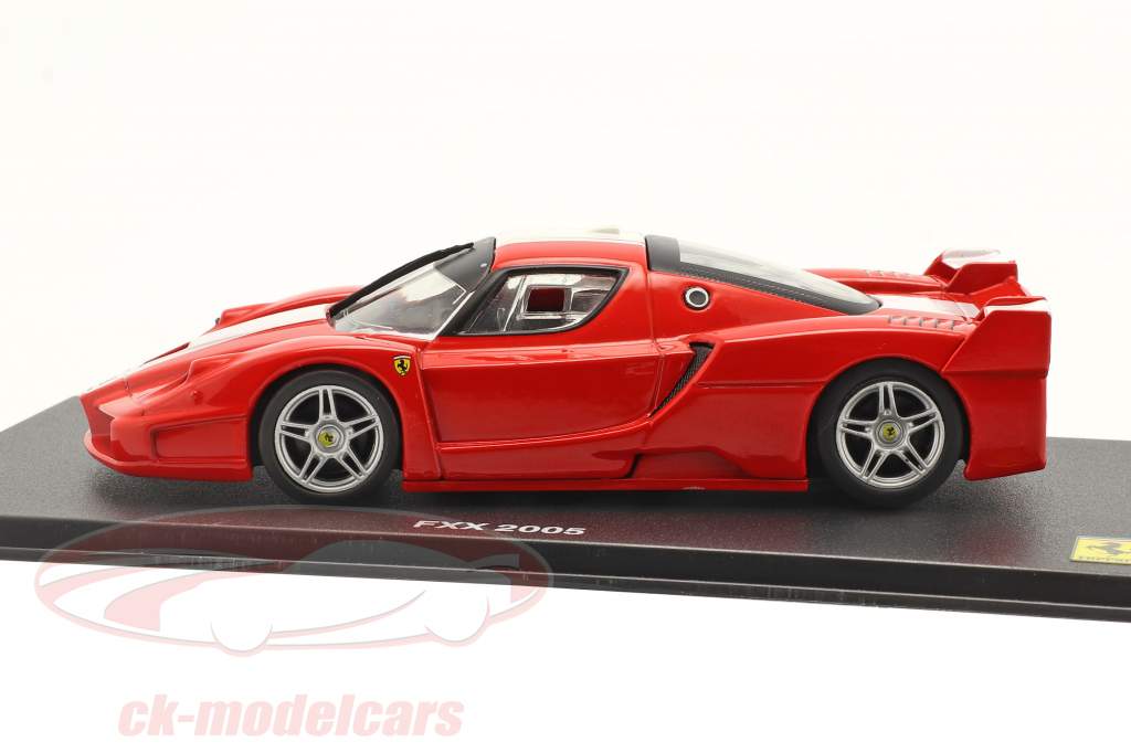 Ferrari FXX ear 2005 with showcase red / white 1:43 Altaya