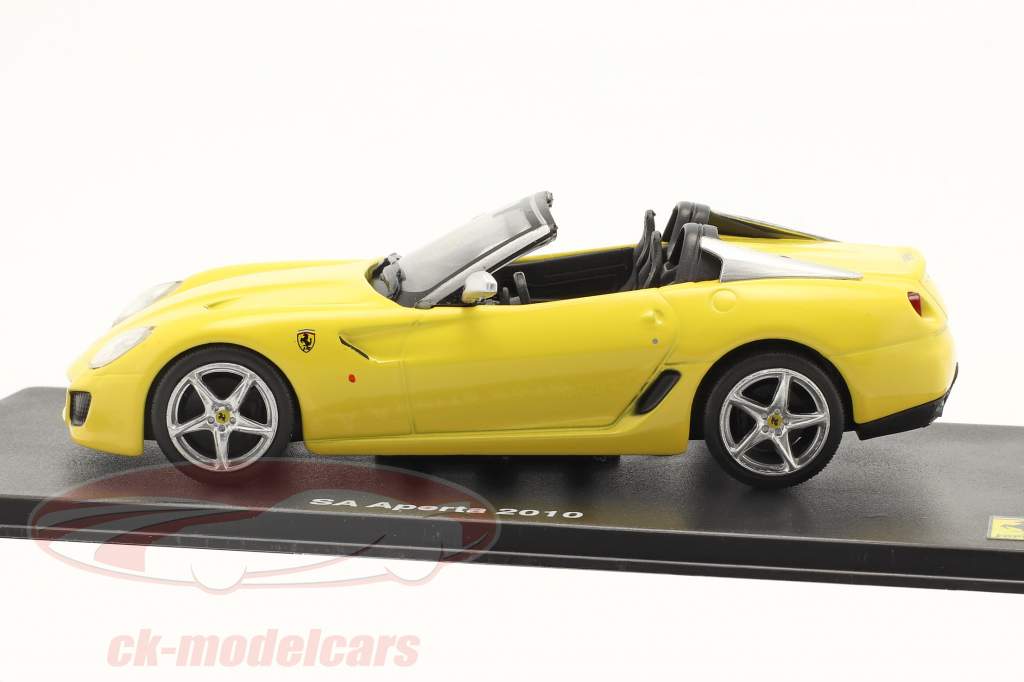 Ferrari SA Aperta Année de construction 2010 avec Vitrine jaune 1:43 Altaya