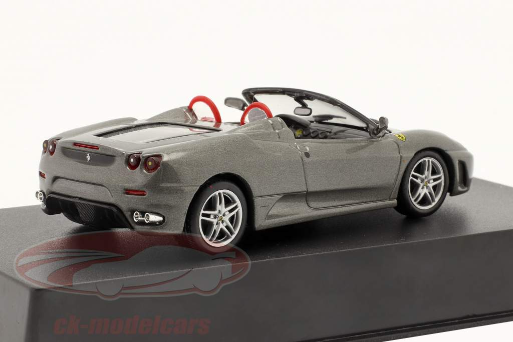 Ferrari F430 Spider bouwjaar 2005 met Showcase Grijs metalen 1:43 Altaya