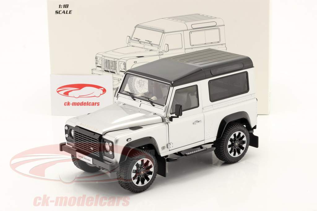 Land Rover Defender 90 Works V8 Byggeår 2018 sølv 1:18 LCD Models