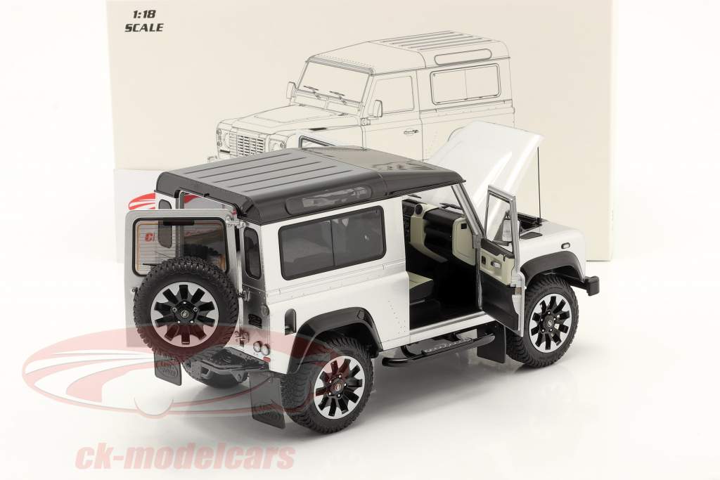 Land Rover Defender 90 Works V8 Byggeår 2018 sølv 1:18 LCD Models