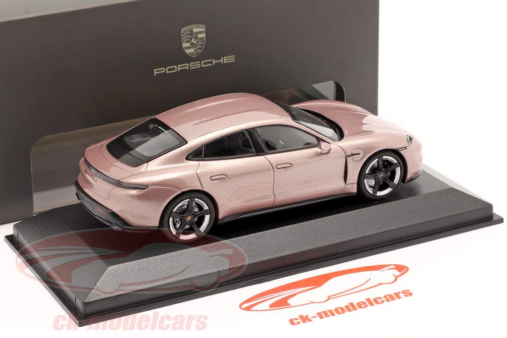 Porsche Taycan Turbo S Año de construcción 2020 frozenberry metálico 1:43 Minichamps
