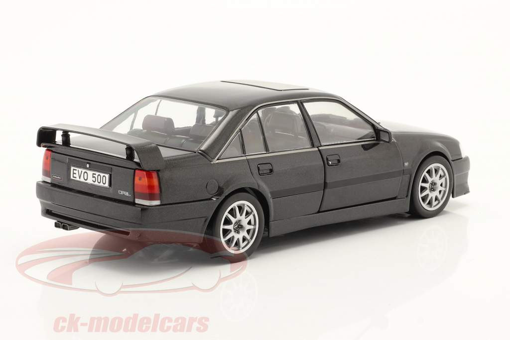 Opel Omega Evolution 500 Année de construction 1991 noir 1:24 WhiteBox