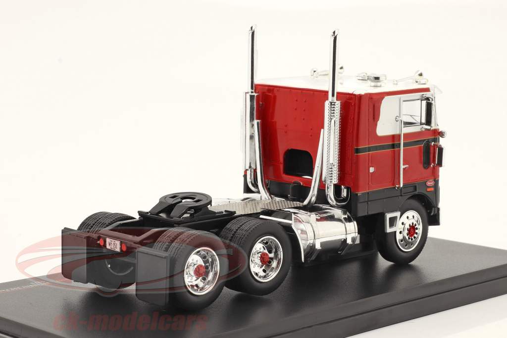 Peterbilt 352 Pacemaker bouwjaar 1979 rood / wit 1:43 Ixo