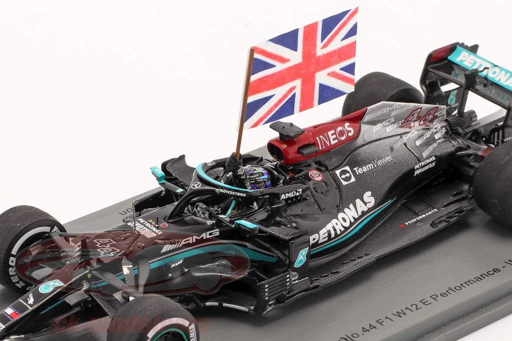 Spark 1:43 Lewis Hamilton Mercedes-AMG F1 W12 #44 Winner