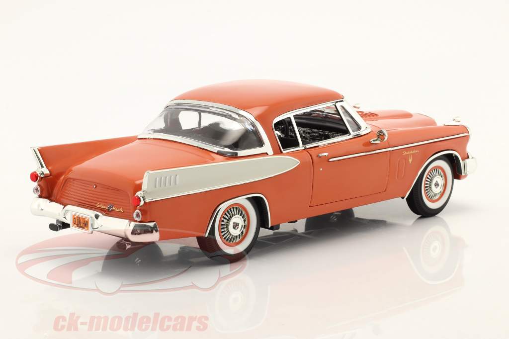 Studebaker Golden Hawk year 1957 copper / white 1:18 AutoWorld